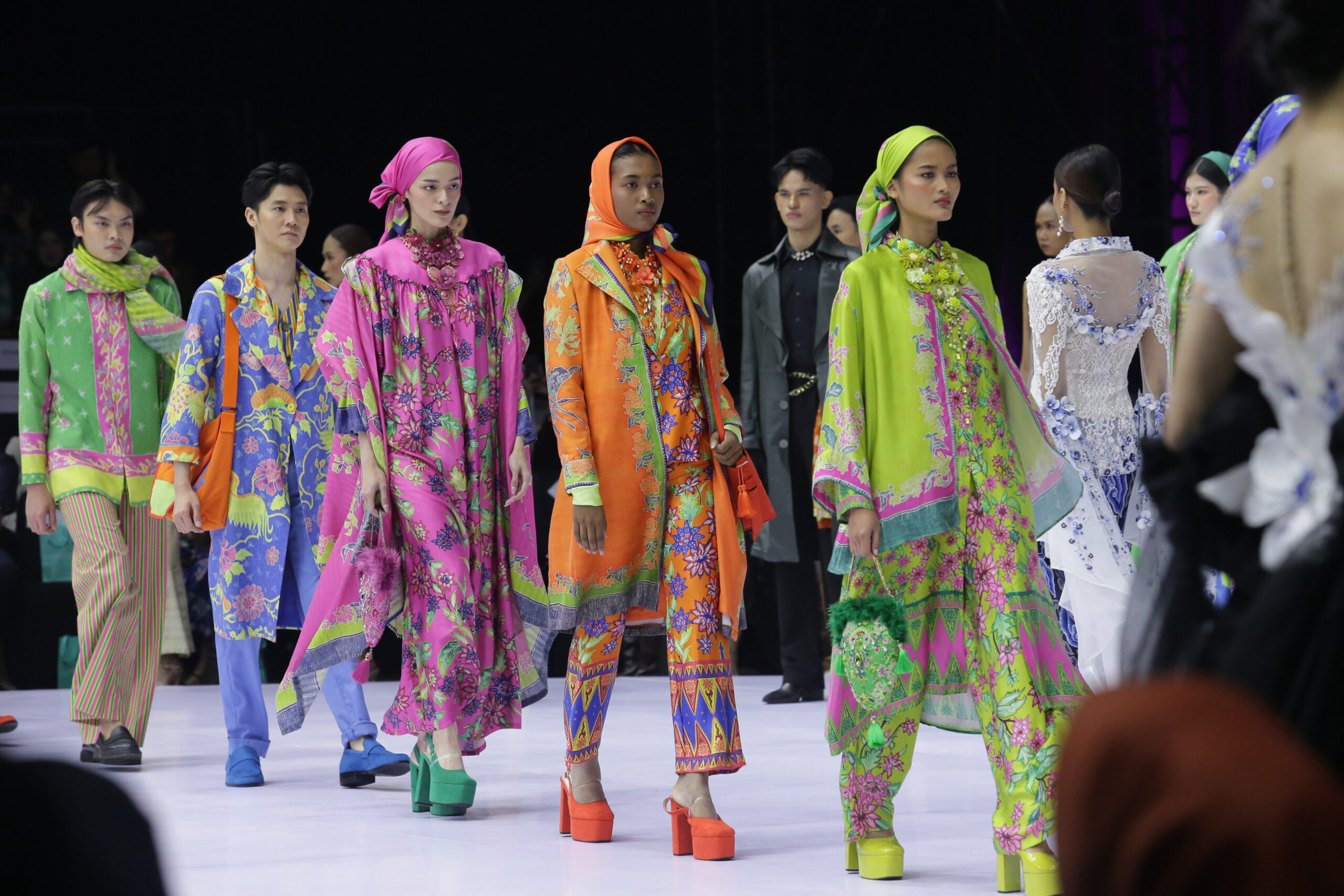 Fashion Indonesia 2025: Kolaborasi Budaya, Digitalisasi, dan Tren Modest Wear Global