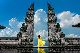 Bali 2025: Antara Pariwisata Premium, Budaya Lokal, dan Isu Lingkungan Global