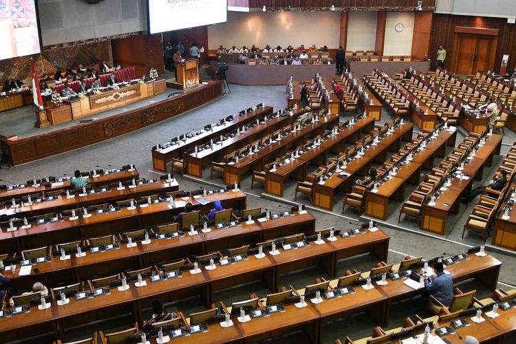 Politik Indonesia 2025: Dinamika Koalisi, Polarisasi Digital, dan Tantangan Demokrasi